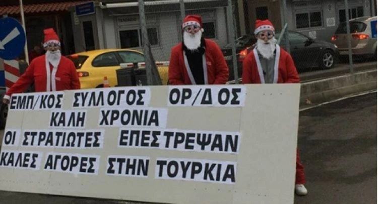 Οργή και αγανάκτηση στη Θράκη για τις ουρές χιλιομέτρων των Ελλήνων στην Τουρκία: «Πάρτε δώρο γλυκό για την ξεφτίλα σας»